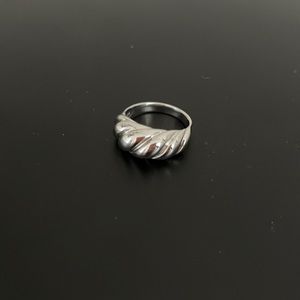 Mejuri Croissant Ring